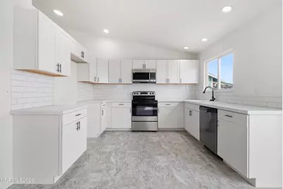 530 St Louis Road, Fernley, NV 89408 - Photo 6