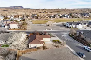 998 Julia Ln, Fernley, NV 89408 - Photo 6