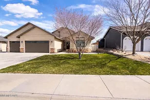 1037 Pepper Ln, Fernley, NV 89408 - Photo 1