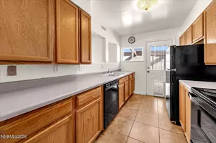 11272 Green Mountain St, Reno, NV 89506 - Photo 8