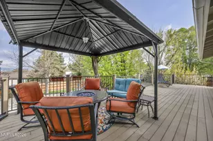 5445 N Scarsdale Cir, Reno, NV 89502 - Photo 32