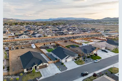 712 Hallow Pointe Drive, Sparks, NV 89441 - Photo 8