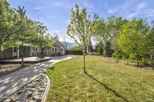 1097 Meadowlark Cir, Gardnerville, NV 89460 - Photo 46