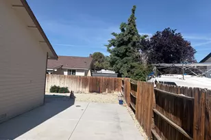 650 Concord Cir, Fernley, NV 89408 - Photo 8