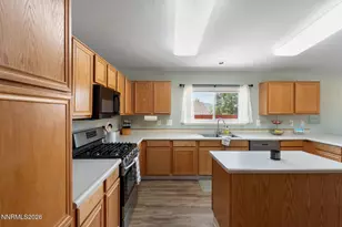 17235 Aquamarine Dr, Reno, NV 89508 - Photo 10