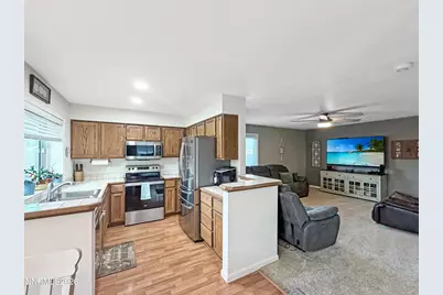 7160 Lindsey Lane, Sparks, NV 89436 - Photo 8