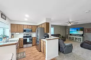 7160 Lindsey Ln, Sparks, NV 89436 - Photo 8