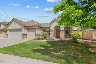 10770 Summer Glen Dr, Reno, NV 89521 - Photo 2