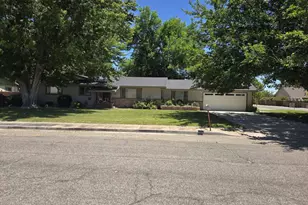 14 Willow Dr, Yerington, NV 89447 - Photo 1