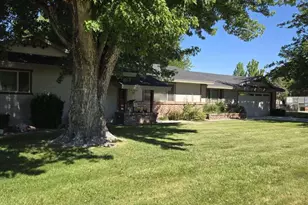 14 Willow Dr, Yerington, NV 89447 - Photo 2