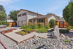 810 Autumn Hills Dr, Reno, NV 89511 - Photo 2