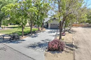 1085 Rosewood Dr, Fallon, NV 89406 - Photo 2