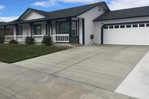 1015 Mercedes Dr, Spanish Springs, NV 89441 - Photo 2