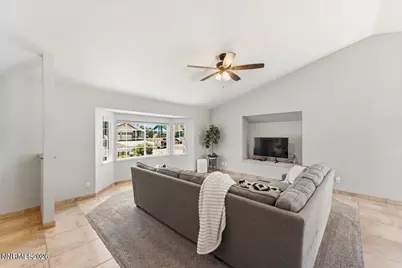 310 Veronica Avenue, Sparks, NV 89436 - Photo 8