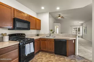 10660 Brittany Park Dr, Reno, NV 89521 - Photo 12
