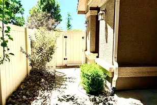 11015 Lamour Ln, Reno, NV 89521 - Photo 2