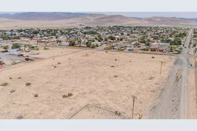 1635 Lake Avenue, Silver Springs, NV 89429 - Photo 8