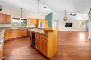 905 Thoroughbred Cir, Reno, NV 89508 - Photo 10