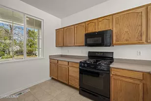 9690 Thornridge Ct, Reno, NV 89506 - Photo 8