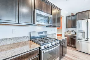 10998 Bloomsburg Dr, Reno, NV 89506 - Photo 16