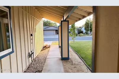 1188 La Via Way, Sparks, NV 89434 - Photo 2