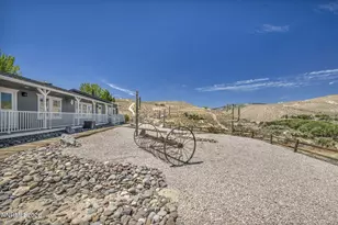 6454 Sierra Vista Ln, Carson City, NV 89701 - Photo 8