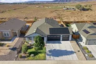 192 Walnut Ct, Fernley, NV 89408 - Photo 2