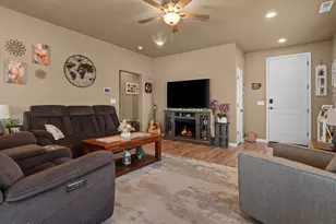 1323 Serenity Cir, Fernley, NV 89408 - Photo 6