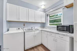 1890 Bonneville Ave, Reno, NV 89503 - Photo 10