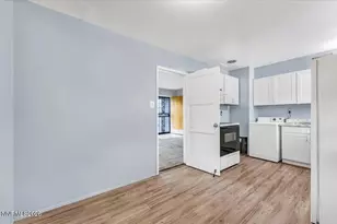 1890 Bonneville Ave, Reno, NV 89503 - Photo 8
