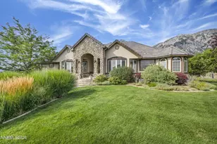423 Claire Ct, Gardnerville, NV 89460 - Photo 2