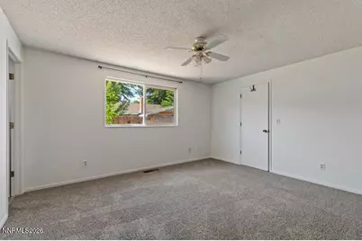 4055 Parque Verde Lane, Reno, NV 89502 - Photo 10