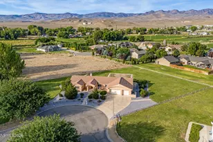 213 Quail Run Rd, Fernley, NV 89408 - Photo 2