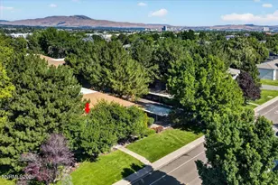 795 Kingston Ln, Reno, NV 89511 - Photo 2