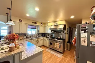 17 Maple Dr, Yerington, NV 89447 - Photo 2