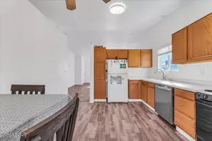 6993 Haydn Ct, Sun Valley, NV 89433 - Photo 10