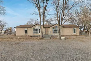 190 King Ct, Fernley, NV 89408 - Photo 1