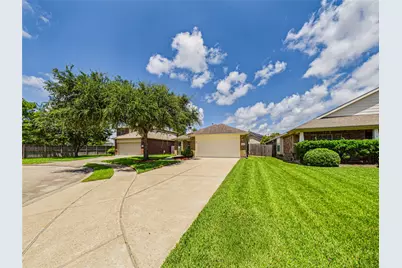 806 Rocky Rose Court, La Marque, TX 77568 - Photo 4