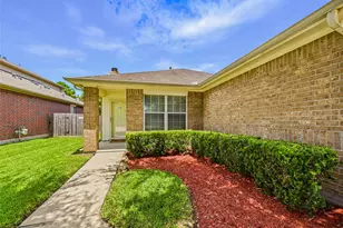 806 Rocky Rose Ct, La Marque, TX 77568 - Photo 2