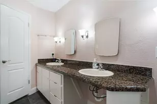 9223 Petersham Dr, Houston, TX 77031 - Photo 36