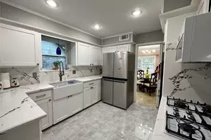 9223 Petersham Dr, Houston, TX 77031 - Photo 18