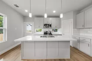 1222 E 33rd St, Houston, TX 77022 - Photo 8