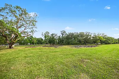 375 Thousand Oaks Drive, Angleton, TX 77515 - Photo 4