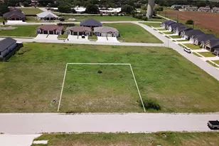 112 Carmine Ave, Port Lavaca, TX 77979 - Photo 1