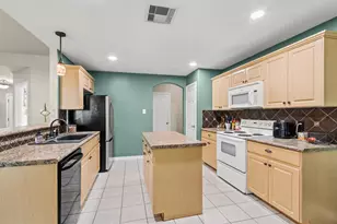 217 Kellyn Ct, Conroe, TX 77306 - Photo 8