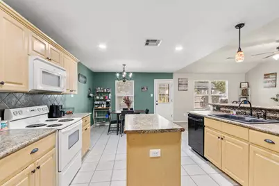 217 Kellyn Court, Conroe, TX 77306 - Photo 10