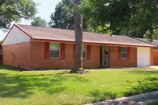 5747 Greencraig Dr, Houston, TX 77035 - Photo 2