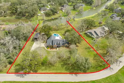 2403 Whitetail Lane, Lake Jackson, TX 77566 - Photo 2