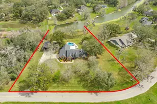 2403 White Tail Ln, Lake Jackson, TX 77566 - Photo 2