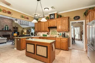 2403 White Tail Ln, Lake Jackson, TX 77566 - Photo 12